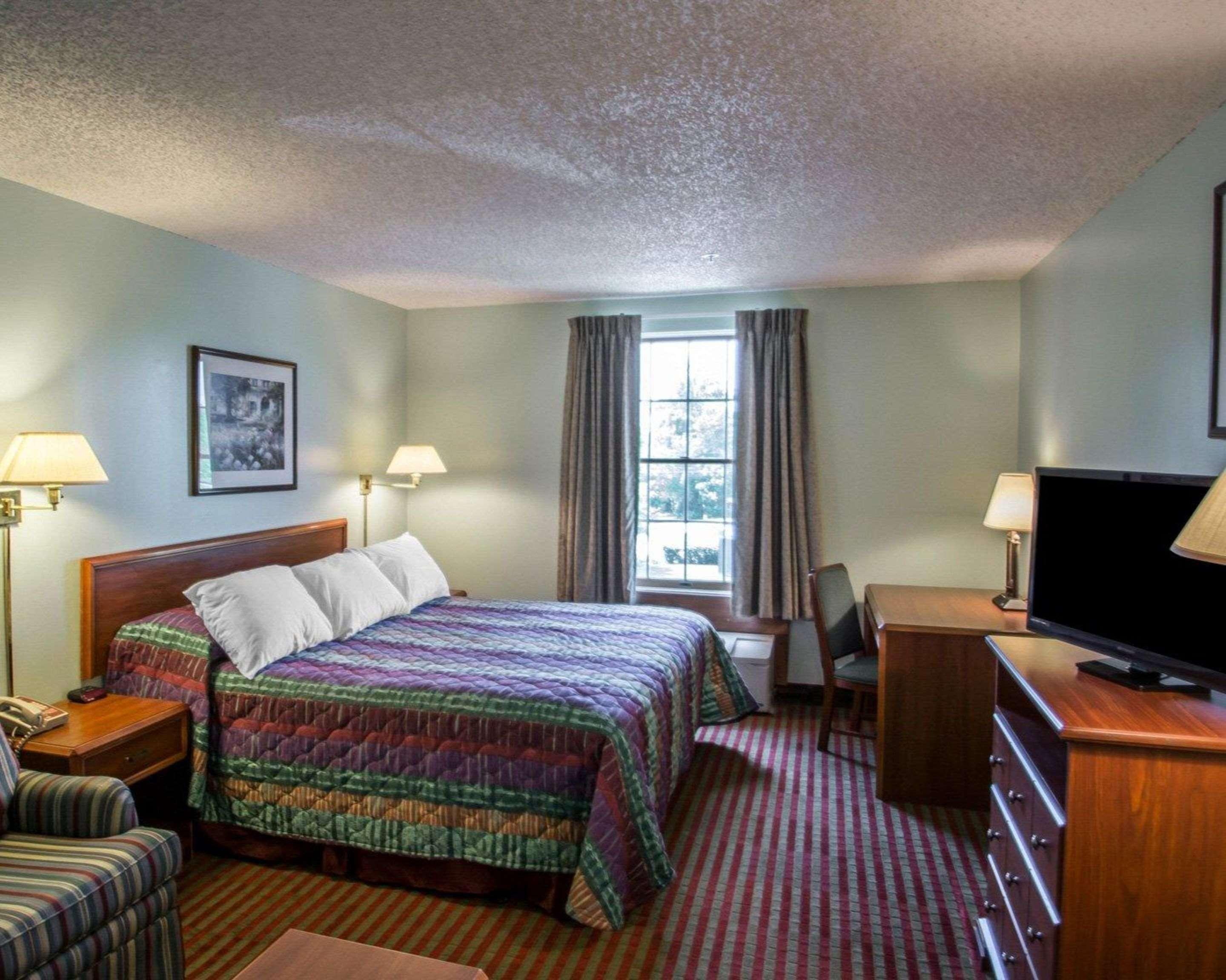 Rodeway Inn Lakeville Екстериор снимка