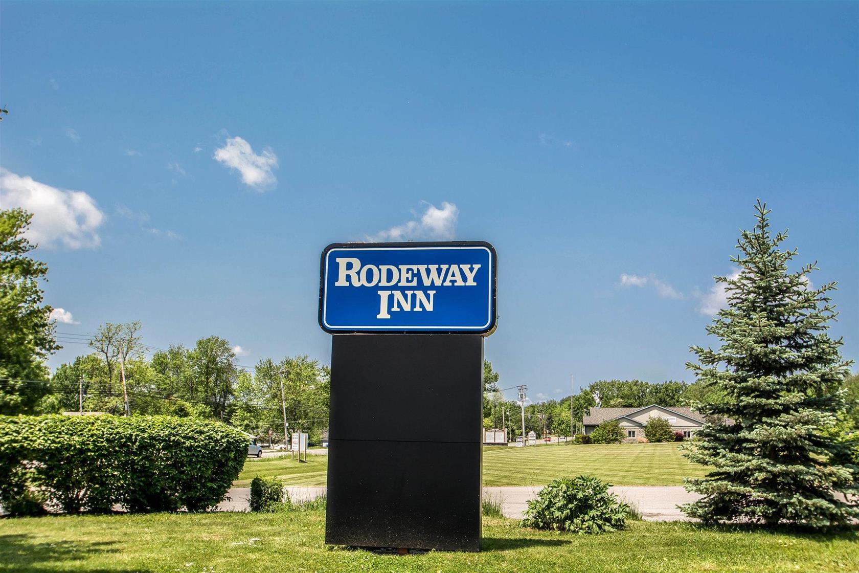 Rodeway Inn Lakeville Екстериор снимка