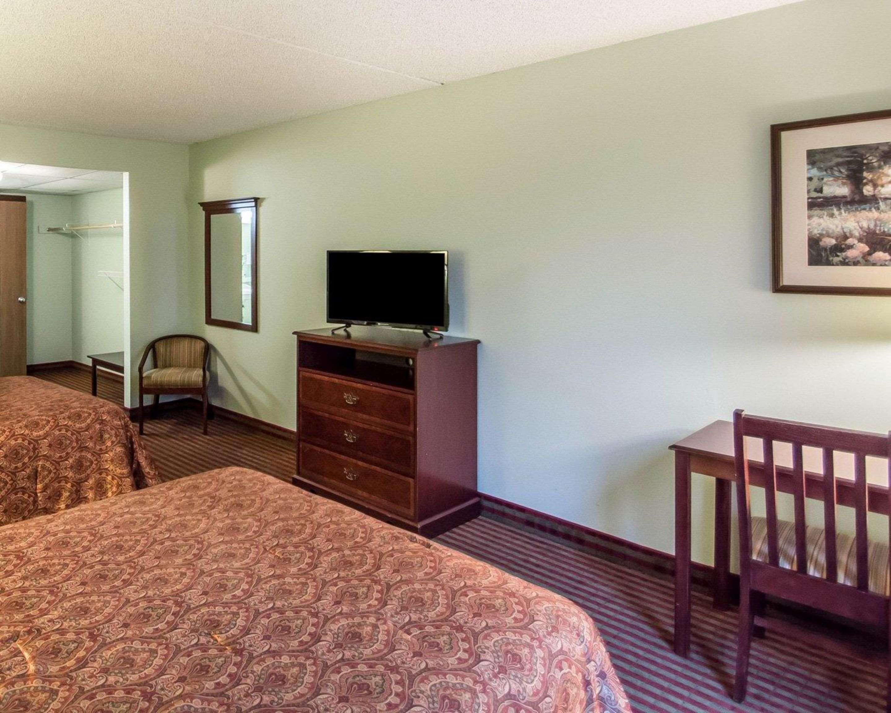 Rodeway Inn Lakeville Екстериор снимка