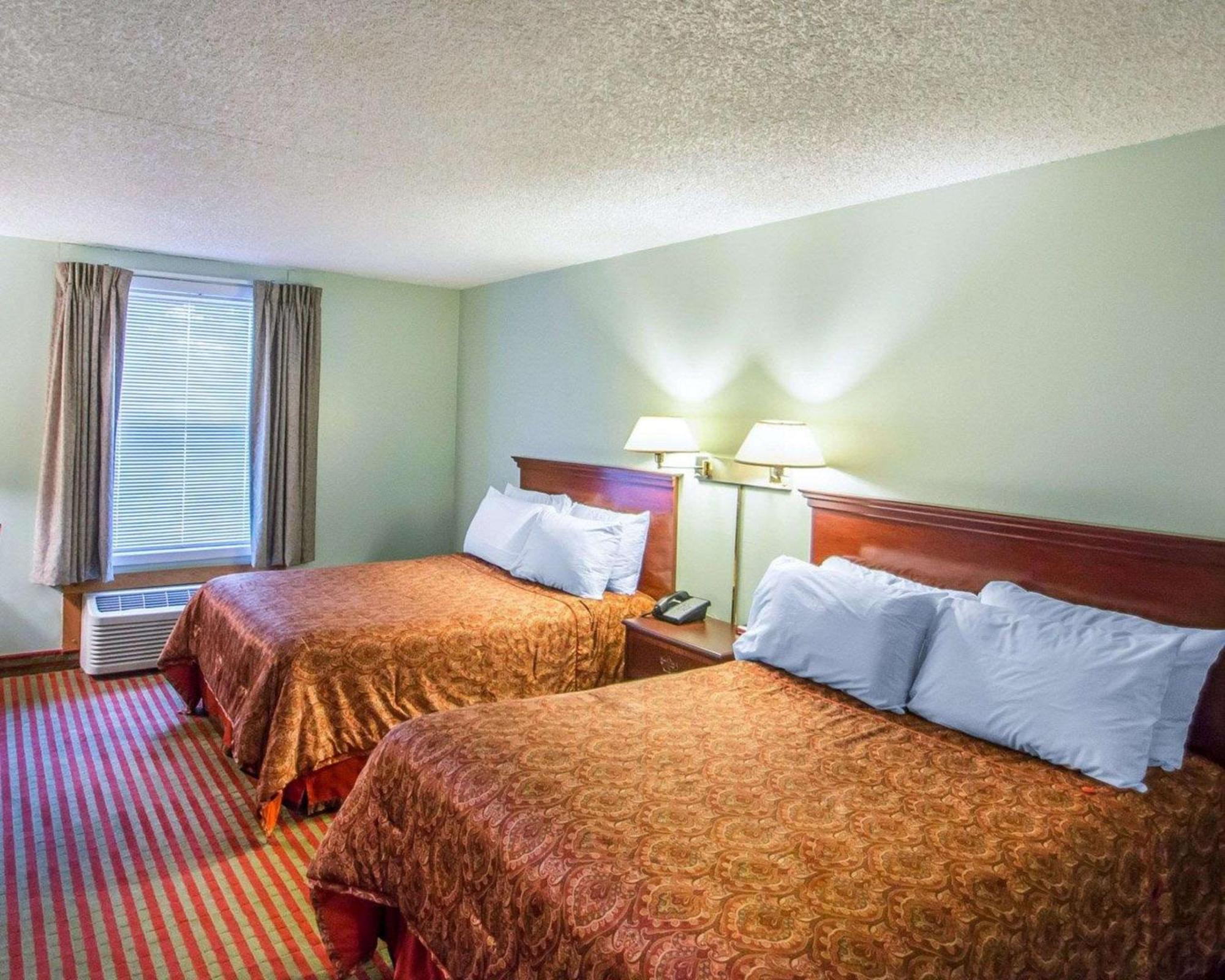 Rodeway Inn Lakeville Екстериор снимка