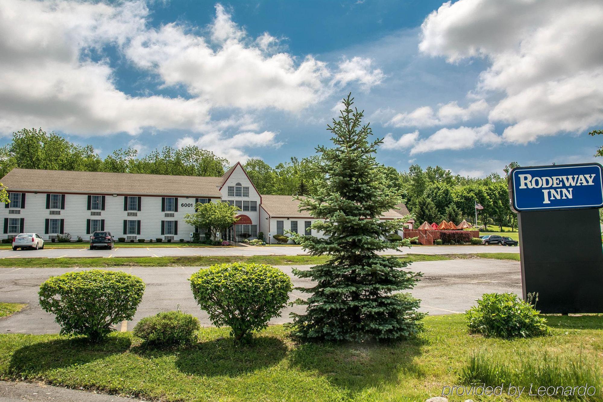 Rodeway Inn Lakeville Екстериор снимка
