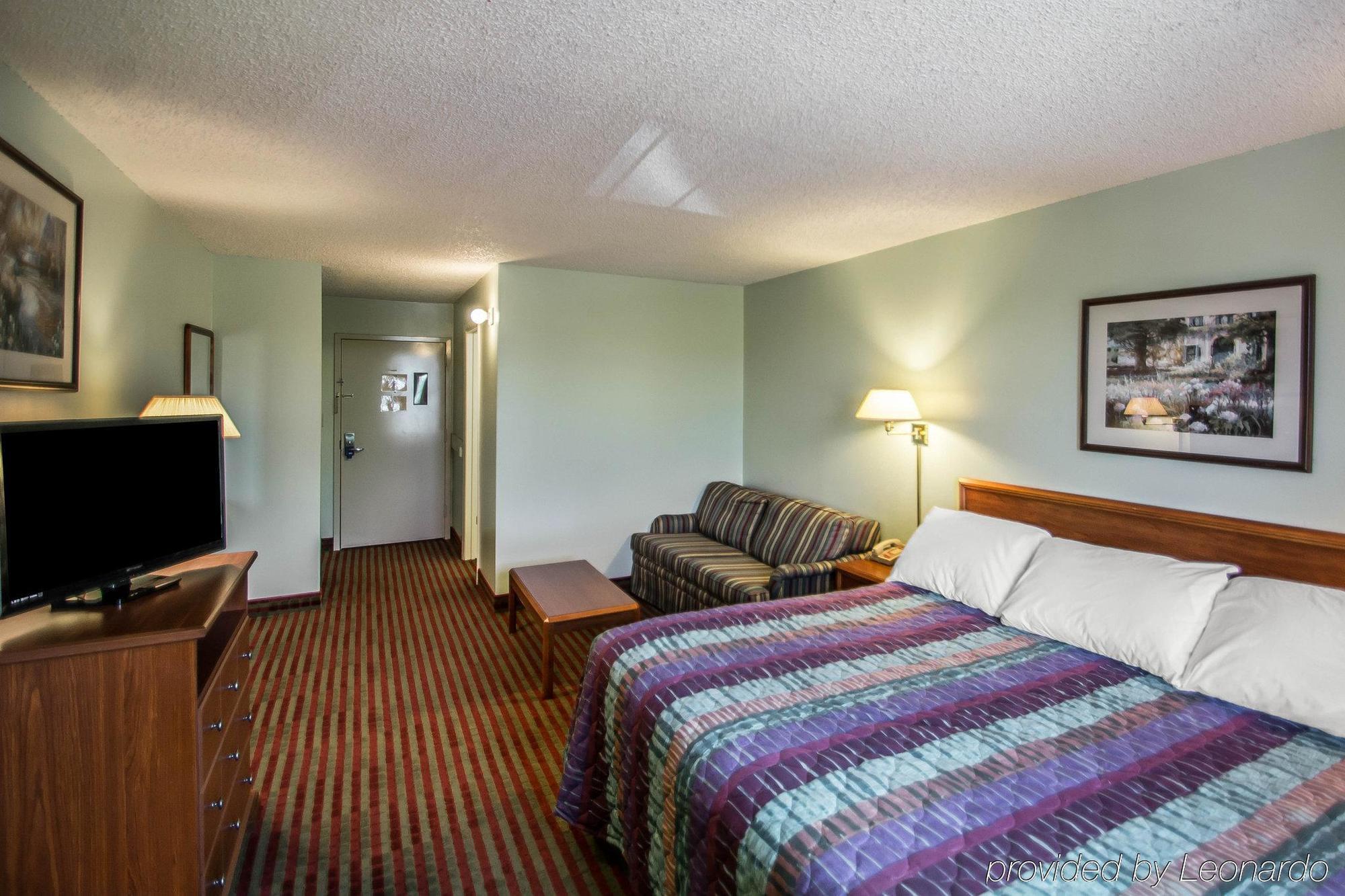 Rodeway Inn Lakeville Екстериор снимка